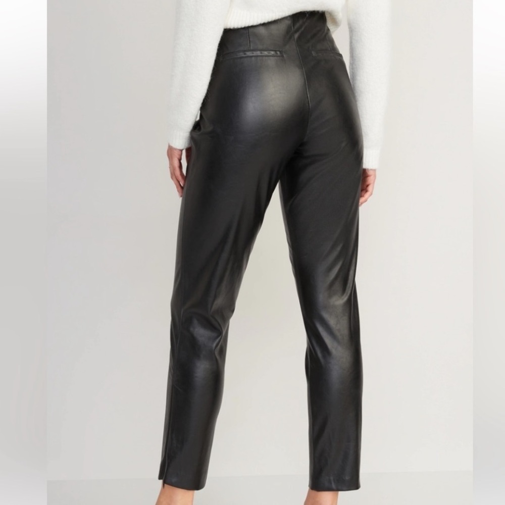Old Navy Extra High-
Waisted Faux-Leather Zip Ankle Leggings Size 0 NWT